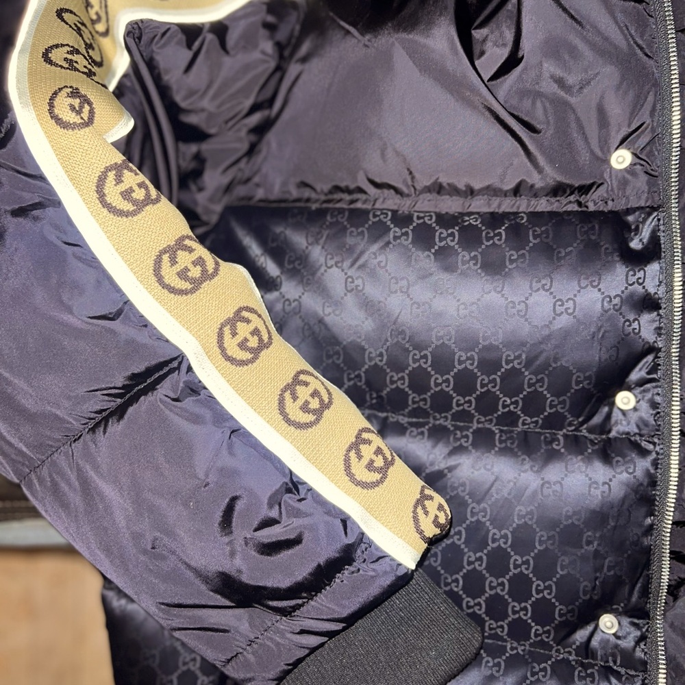 GUCCI COAT . SIZE: LG
